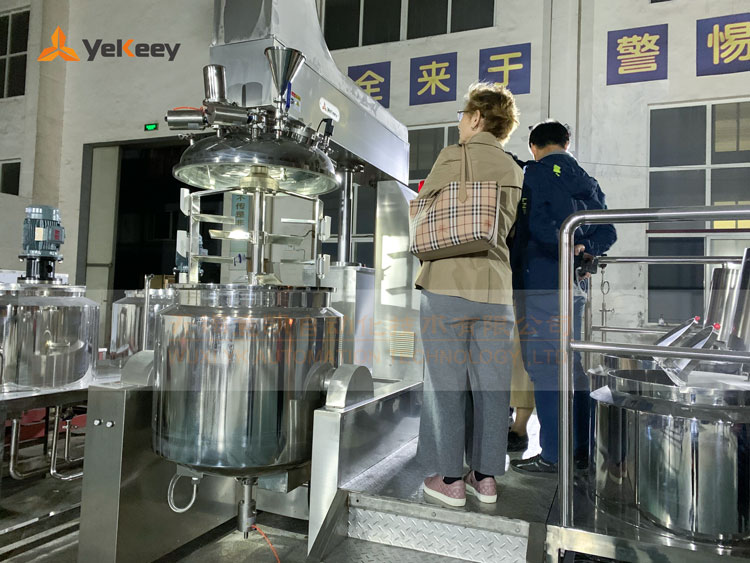 哈薩克斯坦客戶考察乳化機1